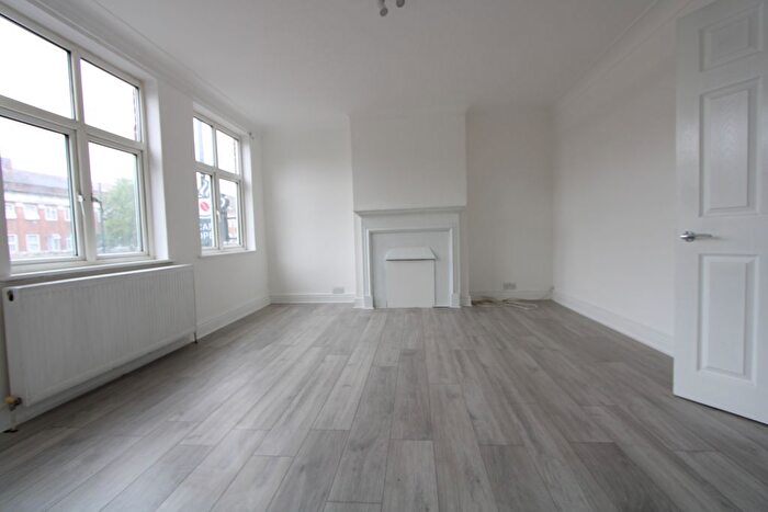 3 Bedroom Flat To Rent In Greenford Road, Greenford, UB6