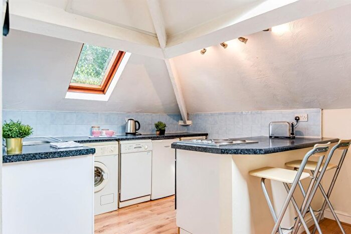 3 Bedroom Flat To Rent In Hyde Park Road, Hyde Park, Leeds, LS6