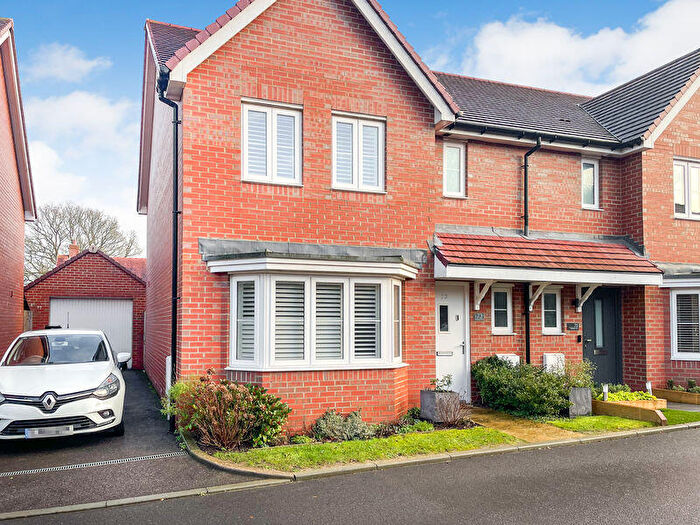 3 Bedroom Semi-Detached House For Sale In Appleby Drive, Botley, SO32