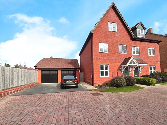 3 Bedroom Semi-Detached House For Sale In Hedge Furlong, Winslow, Buckingham, MK18