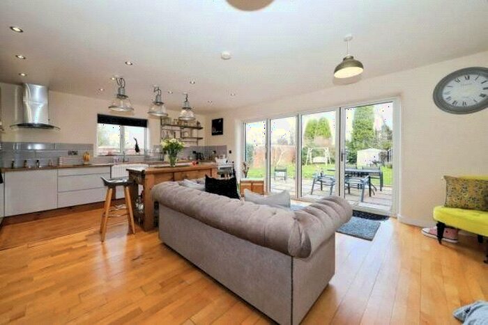 3 Bedroom Detached House For Sale In The Barrels, Kidderminster, Worcestershire, DY11