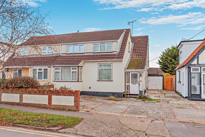 3 Bedroom Semi Detached House For Sale In Raymonds Drive, Benfleet, Essex, SS7