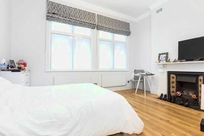 Studio To Rent In Egerton Gardens, Knightsbridge, London, SW3
