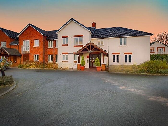 2 Bedroom Retirement Property For Sale In Hollyfield Road, Sutton Coldfield, B75