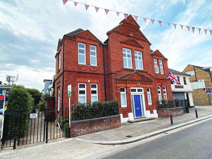 2 Bedroom Maisonette For Sale In Guildford Street, Chertsey, Surrey, KT16
