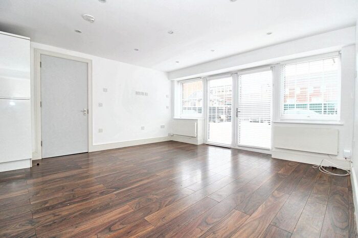 2 Bedroom Maisonette To Rent In High Street, Stevenage, SG1