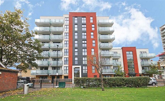 2 Bedroom Flat For Sale In Robsart Street, Stockwell, SW9