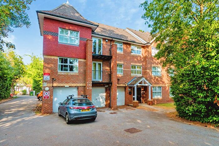 2 Bedroom Flat For Sale In Bassett Crescent East, Southampton, SO16