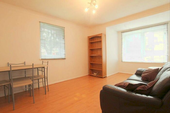 1 Bedroom Flat To Rent In Chaucer Drive, London, SE1