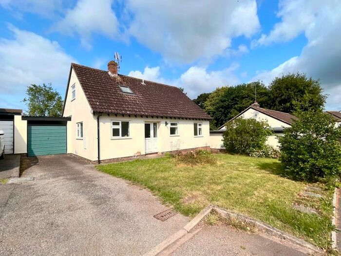 3 Bedroom Detached Bungalow To Rent In Gregory Close, Bow, Crediton, EX17