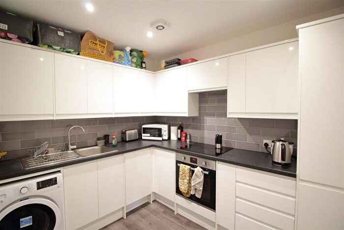 2 Bedroom Flat To Rent In Brixton Hill, Brixton Hill, SW2