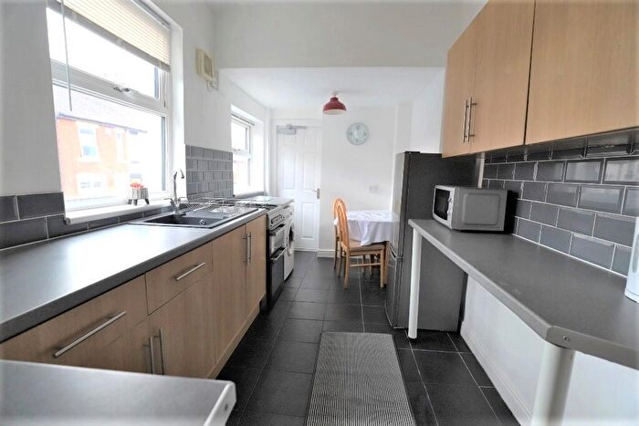 4 Bedroom End Of Terrace House To Rent In Hill Street, Newcastle-under-Lyme, ST5