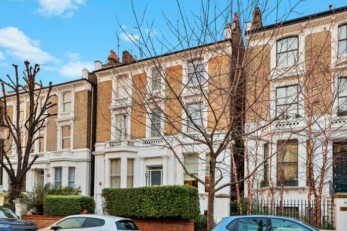 2 Bedroom Flat To Rent In Oxford Gardens, London, W10