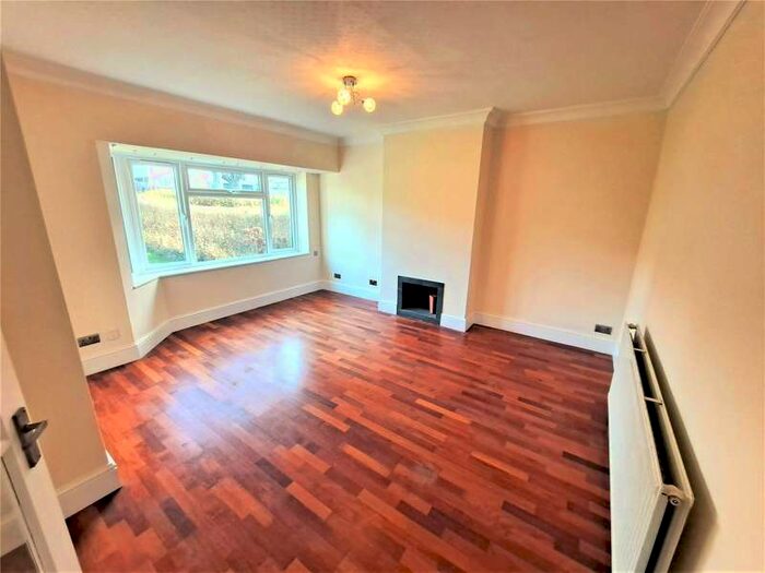 2 Bedroom Maisonette Flat To Rent In The Avenue, Wembley HA9