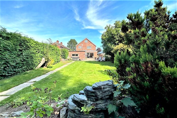 4 Bedroom Detached House For Sale In Hall Lane, NR32