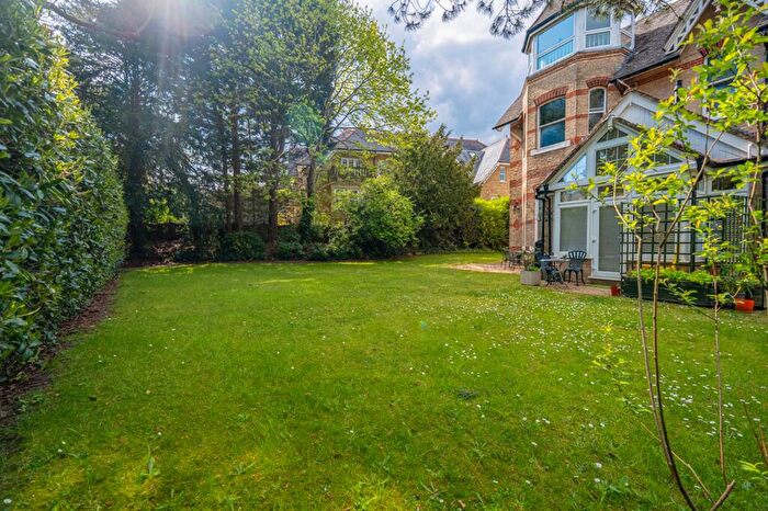 2 Bedroom Apartment For Sale In Manor Road, Chinewood Manor, BH1