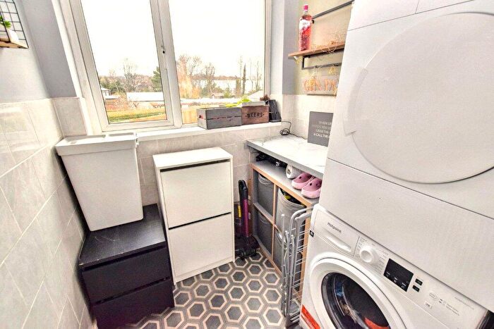 2 Bedroom Semi-Detached House For Sale In Kirkdale Terrace, Leeds, LS12