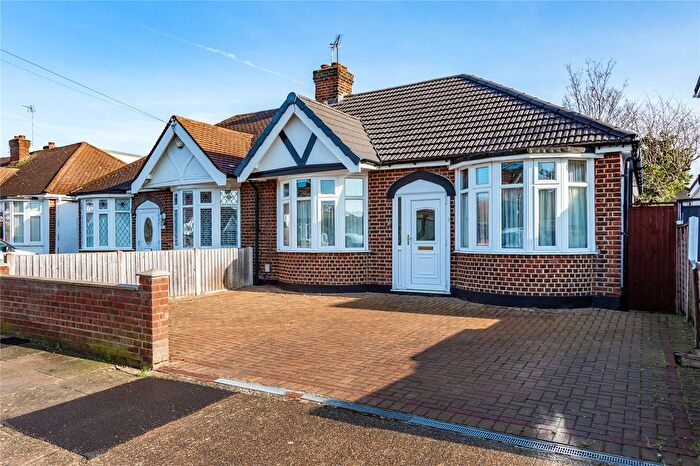 2 Bedroom Bungalow For Sale In Kempton Avenue, Hornchurch, RM12