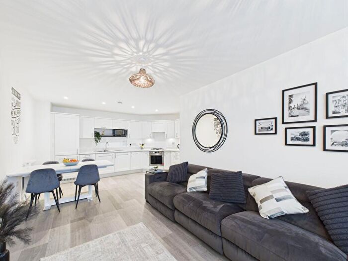 2 Bedroom Flat For Sale In Equestrian Court, Arborfield Green, RG2