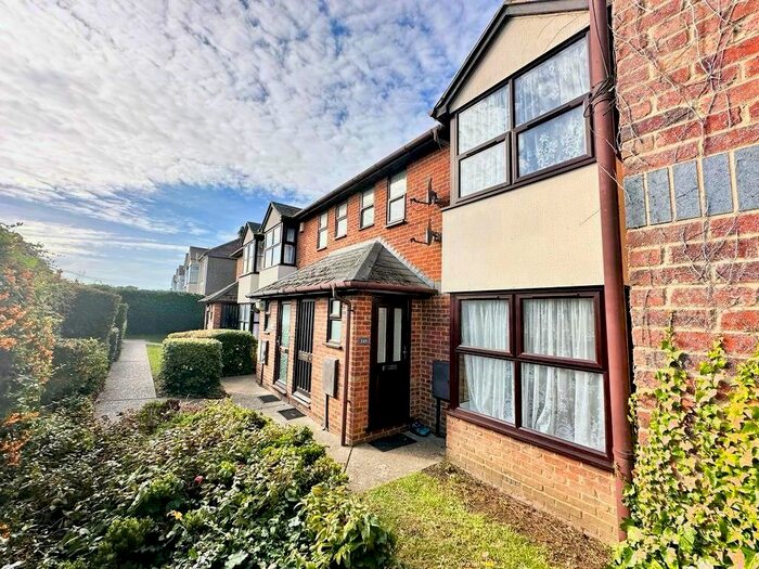 2 Bedroom Maisonette To Rent In Woodlands Road, Gillingham, ME7