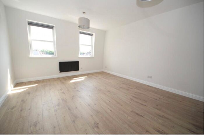 2 Bedroom Flat To Rent In Gladbeck Way, Enfield, EN2