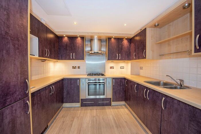 2 Bedroom Flat To Rent In Market Square, Kingston Upon Thames, KT1