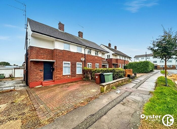 3 Bedroom Semi-Detached House To Rent In Rushfield, Potters Bar, EN6