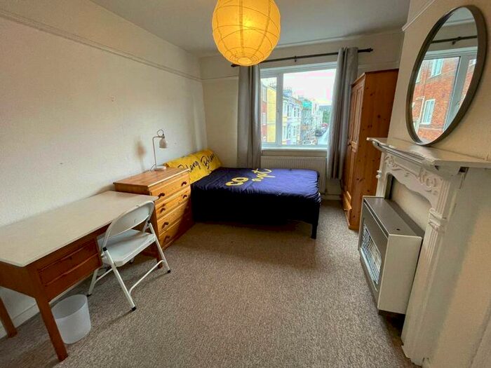 3 Bedroom Flat To Rent In Park Crescent Place, Brighton, BN2