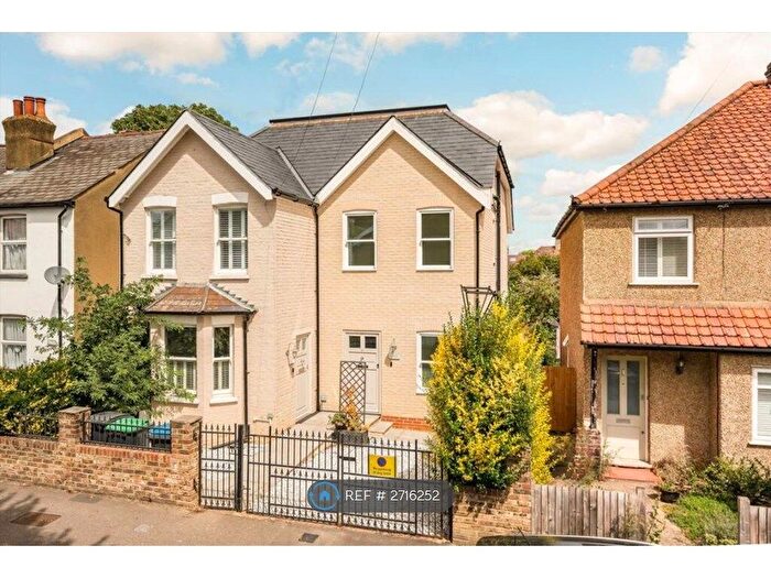 3 Bedroom Semi Detached House To Rent In Tolworth Road, Surbiton, KT6