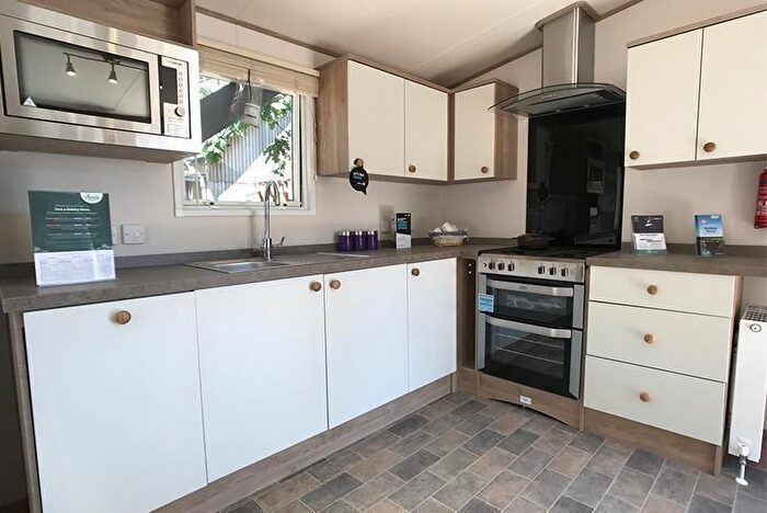 2 Bedroom Park Home For Sale In Southampton Rd, Fordingbridge, SP6