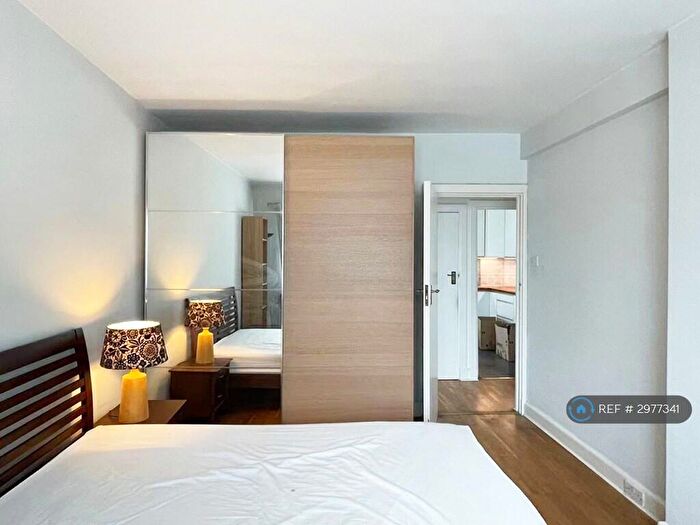 3 Bedroom Flat To Rent In Hendon Way, London, NW4