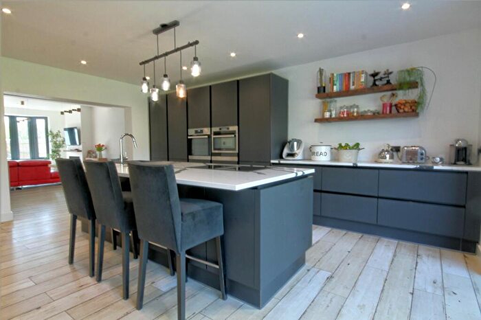 5 Bedroom Detached House For Sale In London Road, Milton Common, OX9