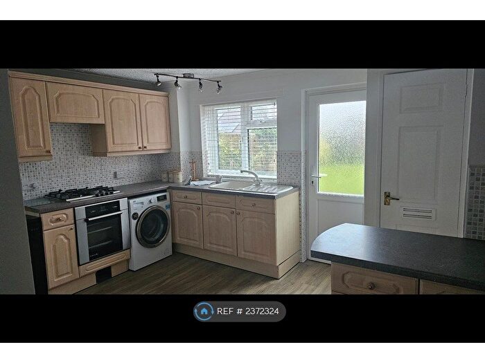4 Bedroom Semi-Detached House To Rent In Vanguard Road, Southampton, SO18