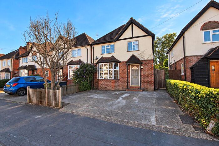 4 Bedroom Detached House To Rent In Beckingham Road, Guildford, Surrey, GU2
