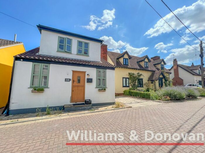 4 Bedroom Detached House For Sale In St. Thomas Road, Rochford, SS4