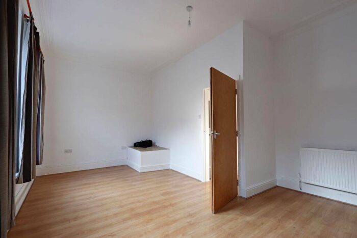 3 Bedroom Terraced House For Sale In Holton Road, Barry, Vale Of Glamorgan, CF63