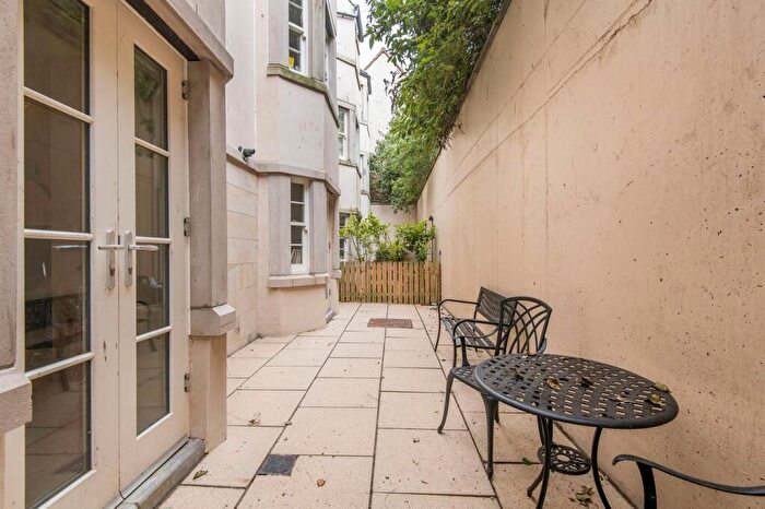 2 Bedroom Flat For Sale In North Street, St Andrews, KY16