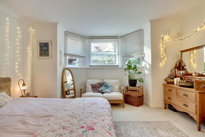 1 Bedroom Flat For Sale In St Ronans Road, Southsea, Hampshire, PO4