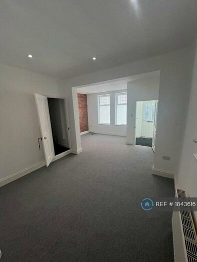 3 Bedroom End Of Terrace House To Rent In Whitworth Road, Northampton, NN1