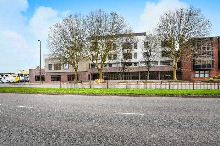 Studio To Rent In Crownage Court, Sunbury On Thames, TW16