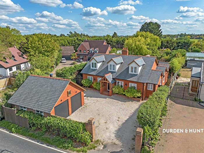 5 Bedroom Detached House To Rent In Hamlet Hill, Roydon, CM19