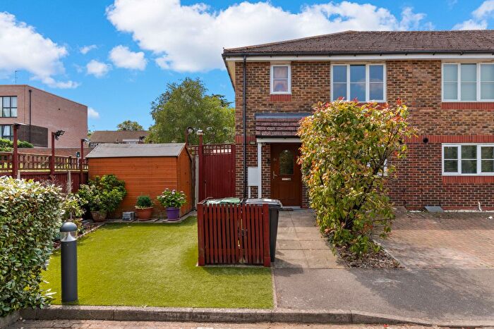 3 Bedroom Semi-Detached House To Rent In Warminster Road, SE25