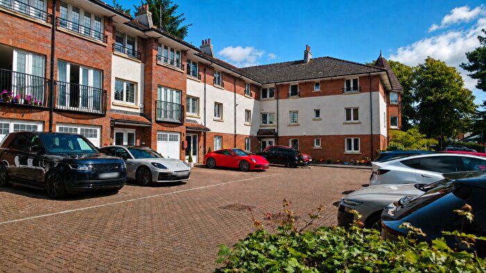 3 Bedroom Flat To Rent In Chesterfield Gardens, West End, Glasgow, G12