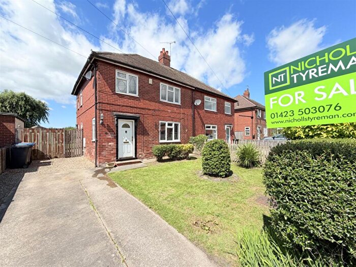 3 Bedroom House For Sale In Harlow Park Drive, Harrogate, HG2