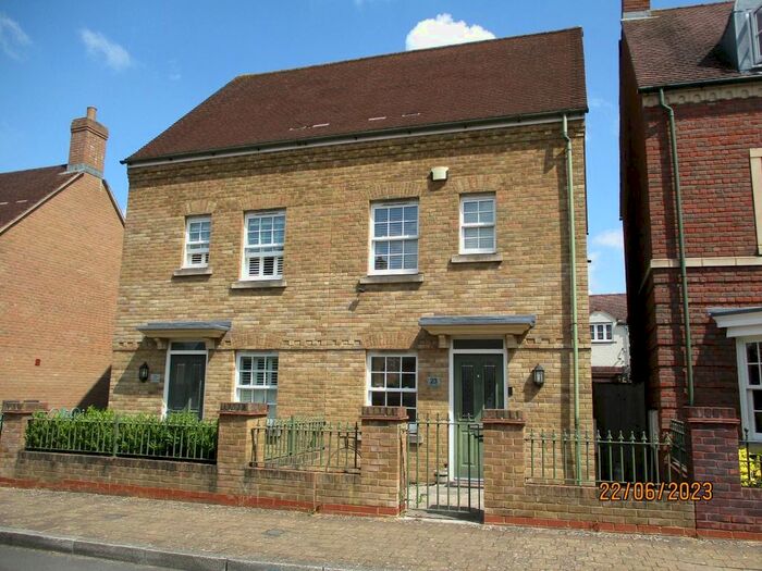 2 Bedroom End Of Terrace House To Rent In Brentfore Street, Swindon, SN1