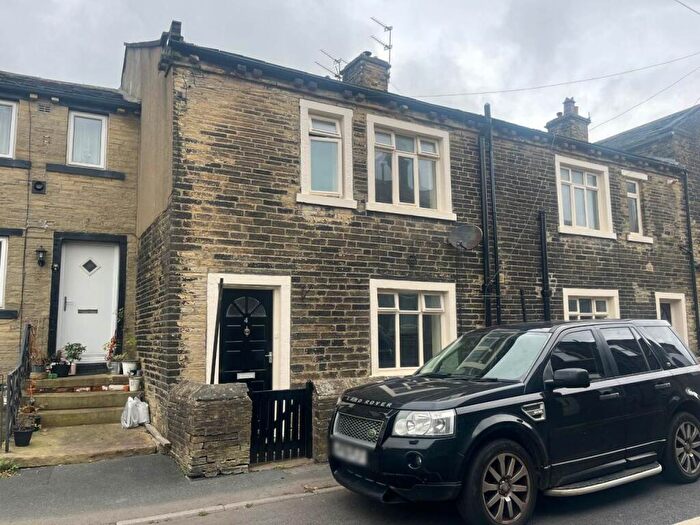 2 Bedroom House To Rent In New House Lane, Clayton Heights, Bradford, BD13