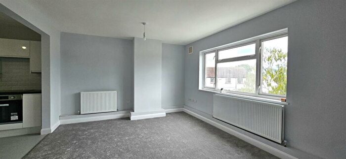 1 Bedroom Flat To Rent In Station Square, Petts Wood, Orpington, BR5