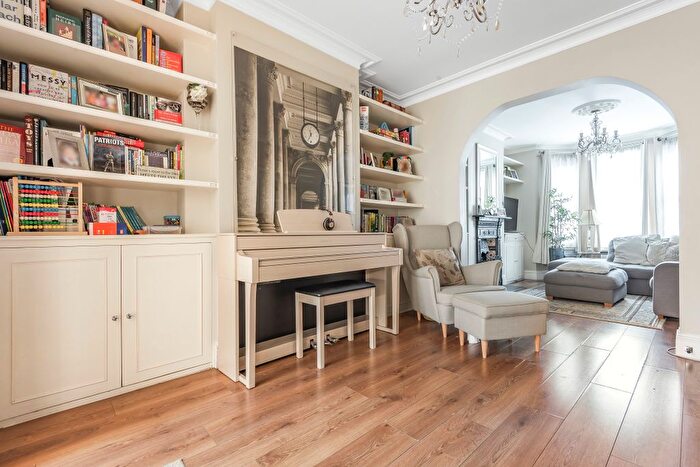 4 Bedroom Detached House To Rent In Moffat Road, Thornton Heath, CR7