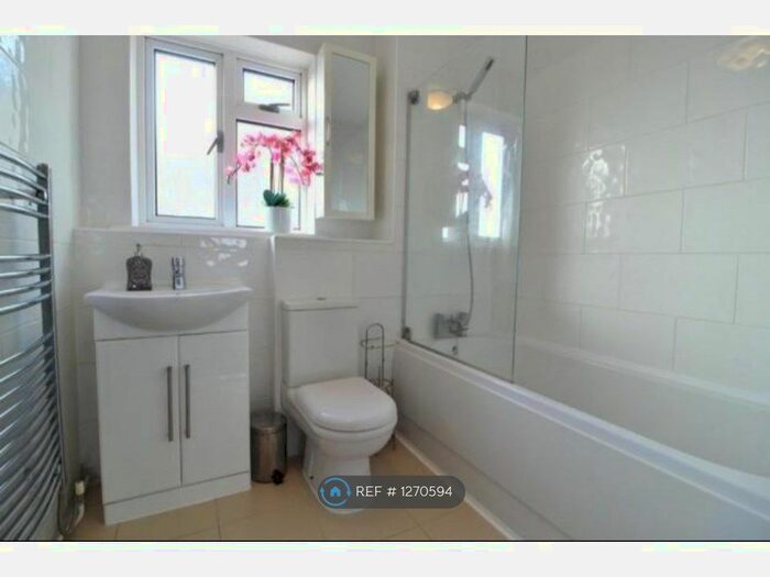 1 Bedroom Flat To Rent In Lawrence Mansions, Southsea PO5