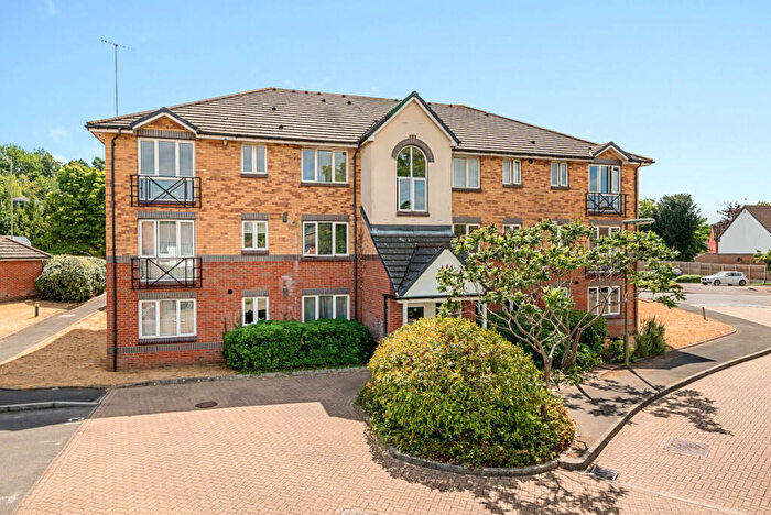 1 Bedroom Apartment For Sale In Parry Drive, Weybridge, Surrey, KT13